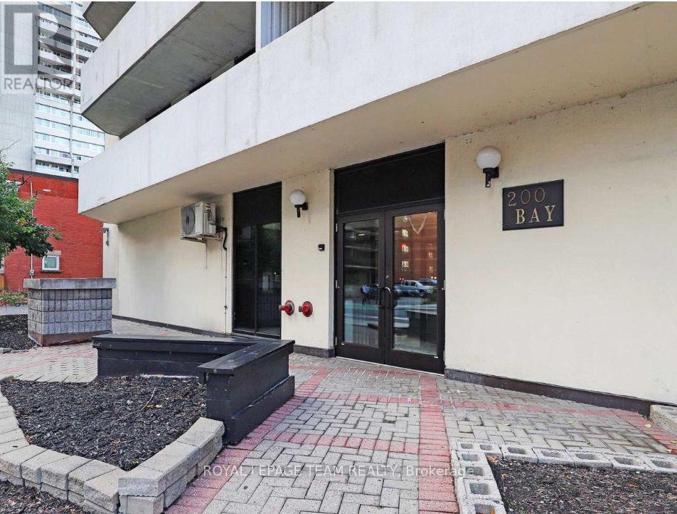 1502 - 200 Bay Street, Ottawa, Ontario K1R 7W8 - Photo 2 - X12525486