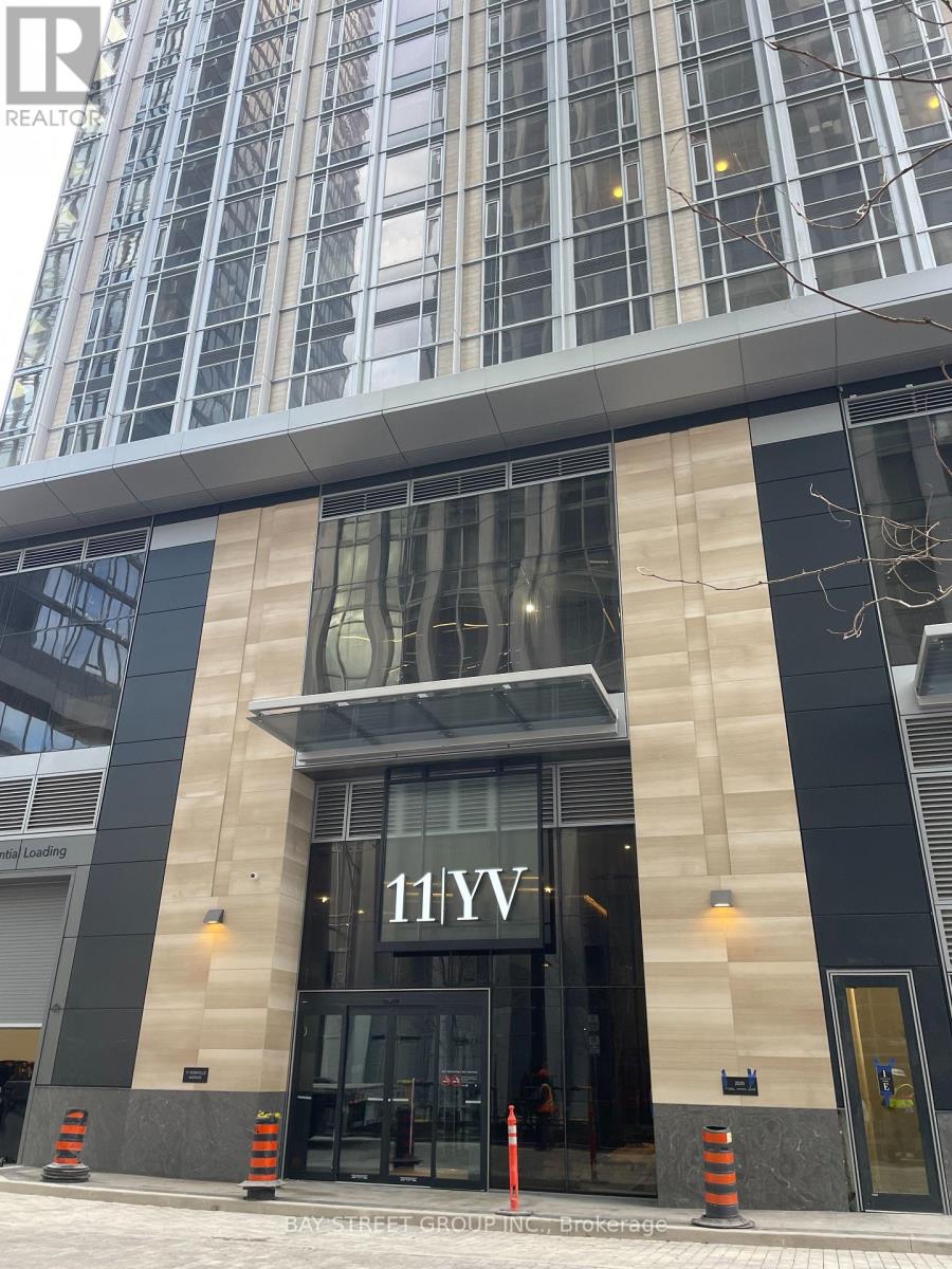 1814 - 11 Yorkville Avenue, Toronto, Ontario  M4W 0B7 - Photo 2 - C12525414