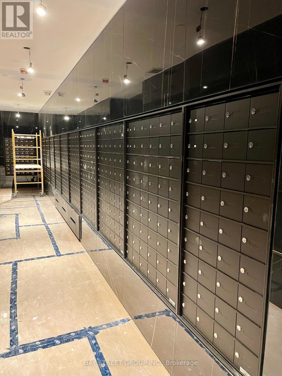 1814 - 11 Yorkville Avenue, Toronto, Ontario  M4W 0B7 - Photo 3 - C12525414