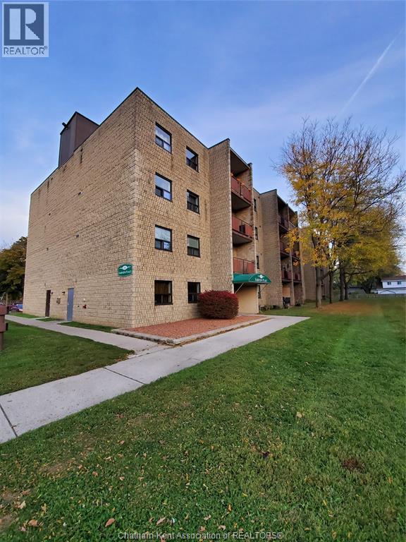 MLS# 25028413: 150 PARK AVENUE East Unit# 406, Chatham, Canada