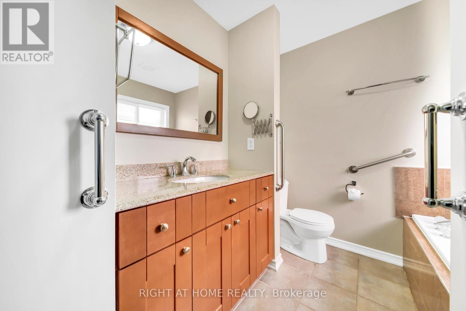 2069 Wilson Street, Innisfil, Ontario  L9S 4Y2 - Photo 10 - N12525418