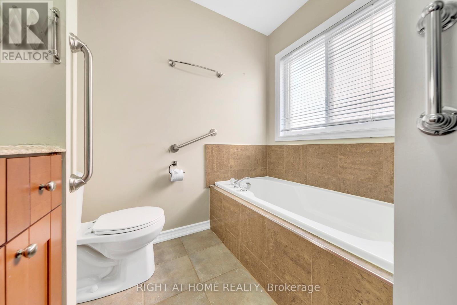 2069 Wilson Street, Innisfil, Ontario  L9S 4Y2 - Photo 11 - N12525418