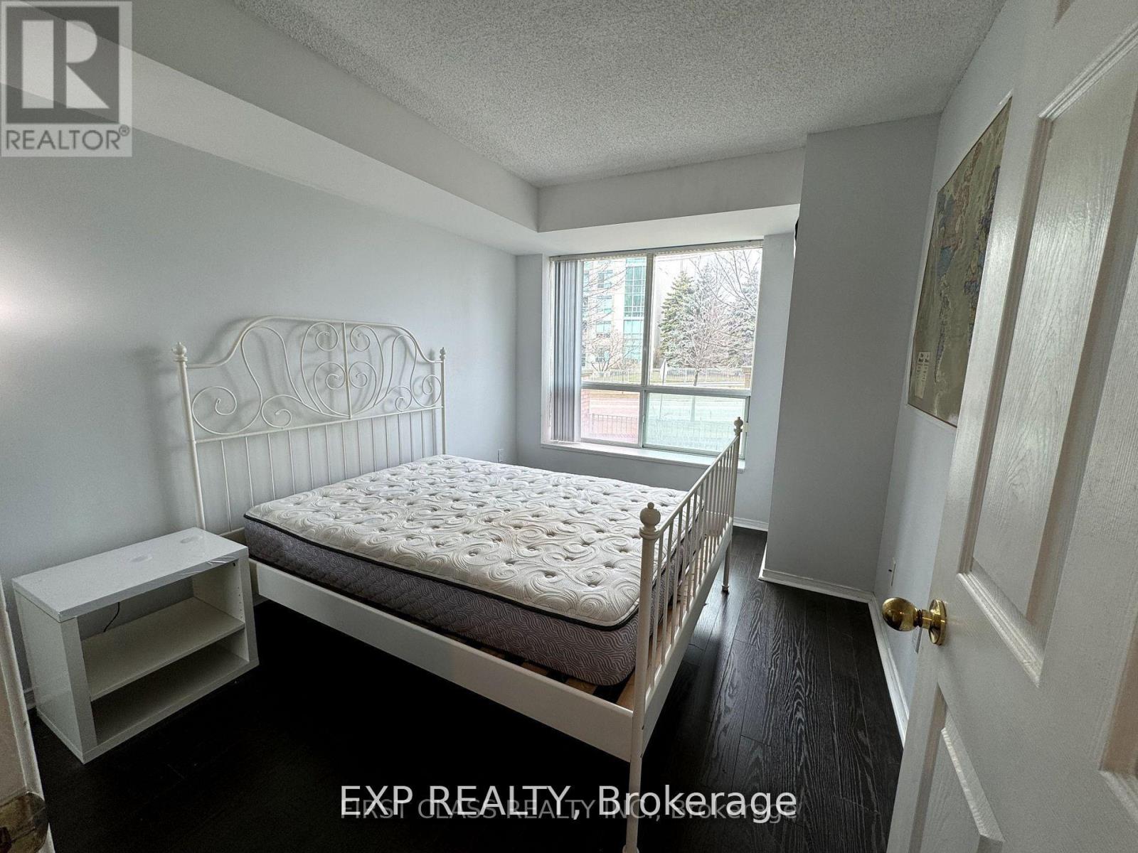 301 - 51 Baffin Crescent, Richmond Hill, Ontario  L4B 4P6 - Photo 7 - N12525458