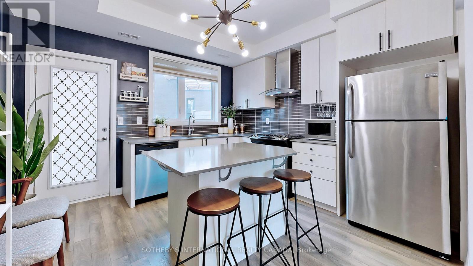 27 Thomas Mulholland Drive, Toronto, Ontario  M3K 0A8 - Photo 8 - W12499022