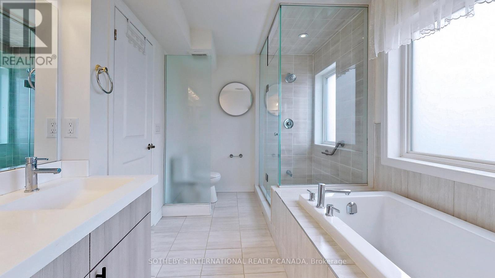 27 Thomas Mulholland Drive, Toronto, Ontario  M3K 0A8 - Photo 16 - W12499022