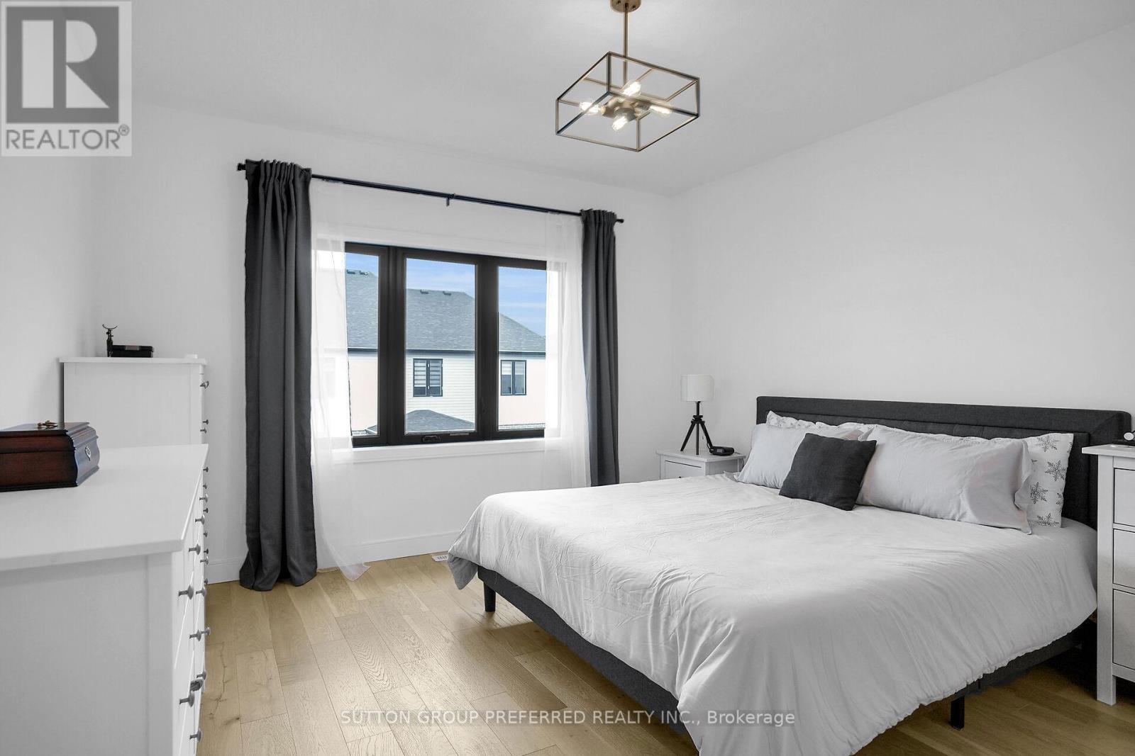 1928 Trailsway Drive, London South, Ontario  N6K 0K7 - Photo 24 - X12527462