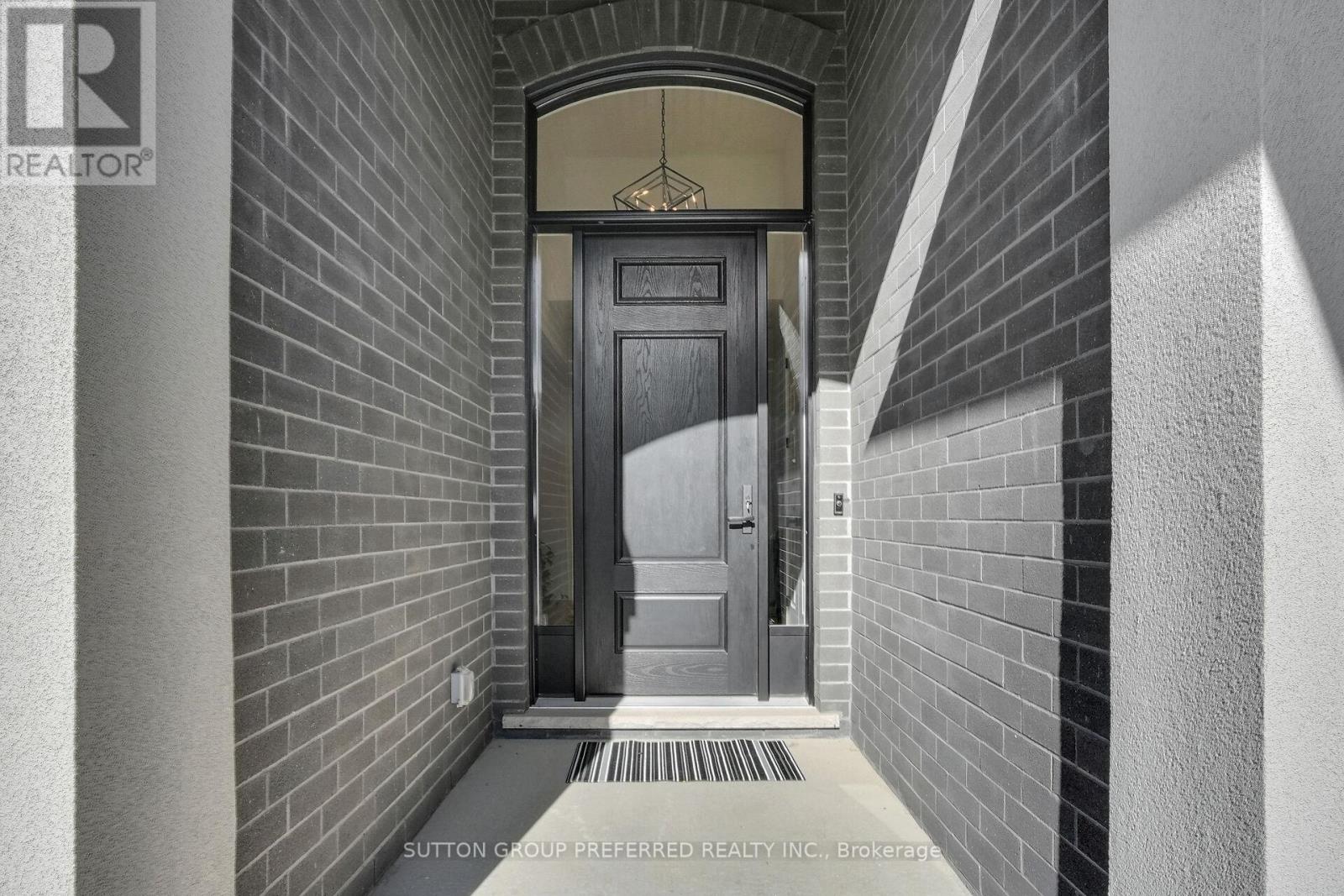 1928 Trailsway Drive, London South, Ontario  N6K 0K7 - Photo 3 - X12527462