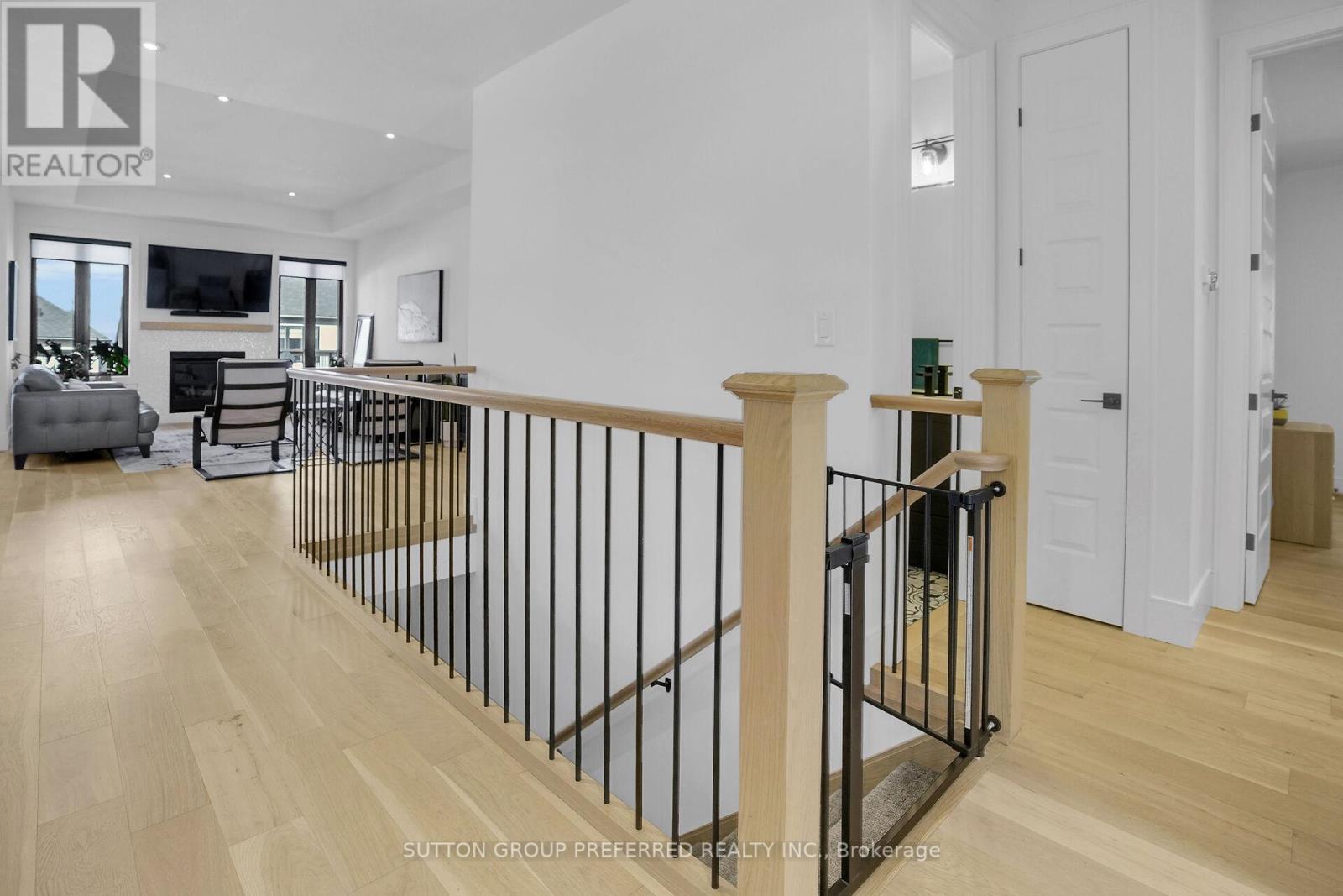 1928 Trailsway Drive, London South, Ontario  N6K 0K7 - Photo 9 - X12527462