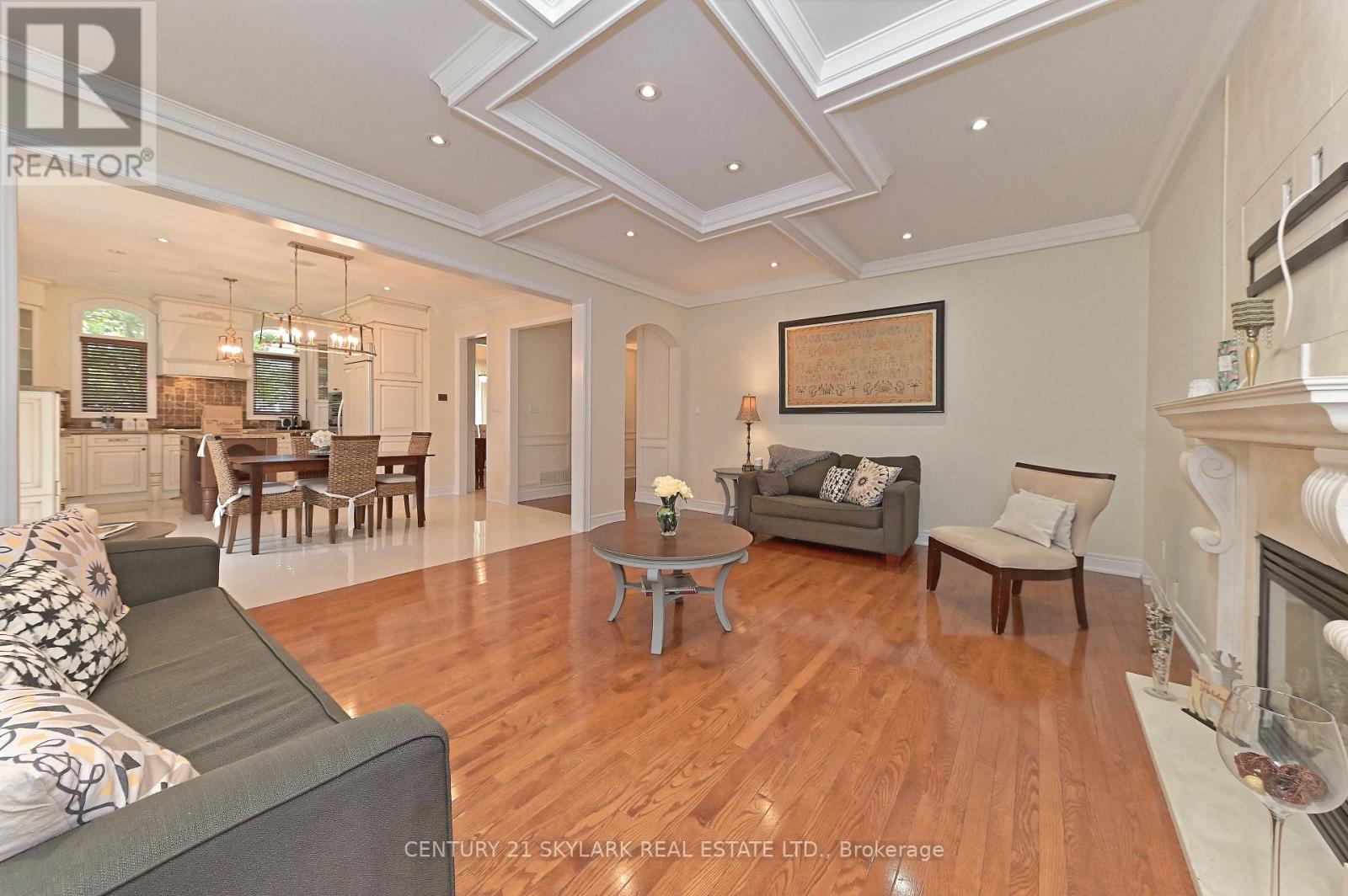 185 Don Minaker Drive, Brampton, Ontario  L6P 2V1 - Photo 9 - W12525426