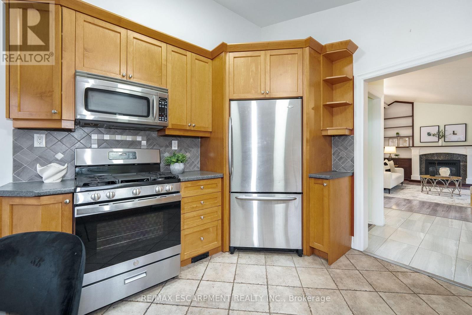 5433 Spruce Avenue, Burlington, Ontario  L7L 1N8 - Photo 16 - W12525416