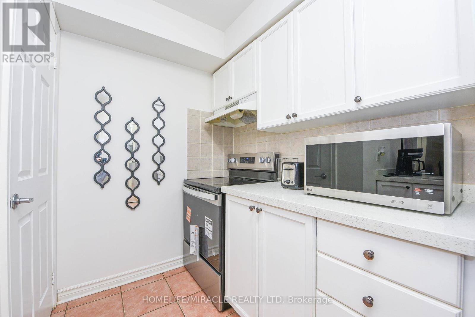 1922 - 3888 Duke Of York Boulevard, Mississauga, Ontario  L5B 4P5 - Photo 14 - W12522158