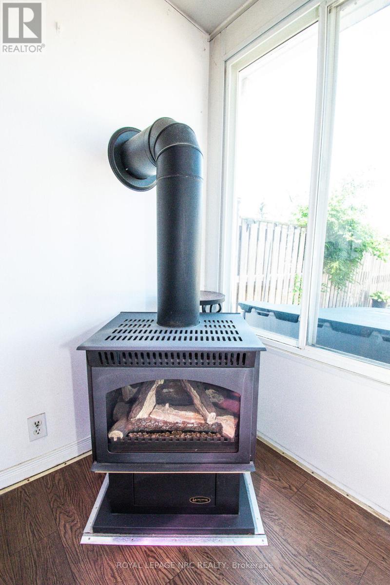 11 Exeter Drive, St. Catharines, Ontario  L2P 3M9 - Photo 22 - X12525330