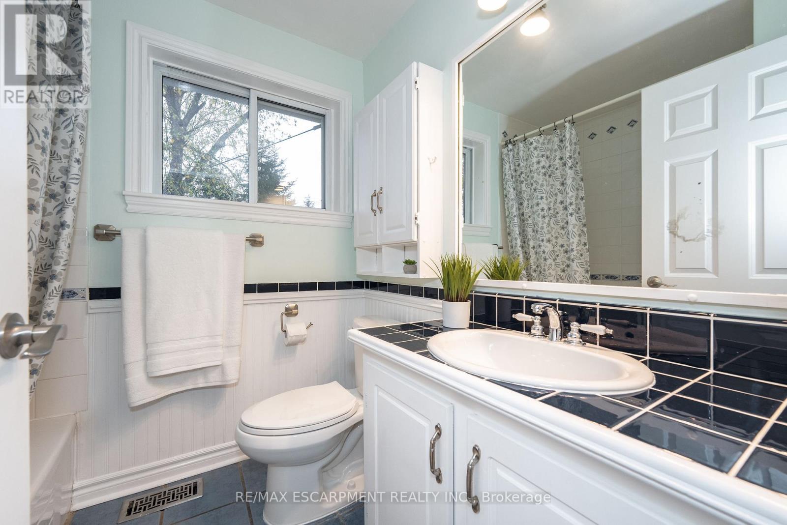 5433 Spruce Avenue, Burlington, Ontario  L7L 1N8 - Photo 20 - W12525416