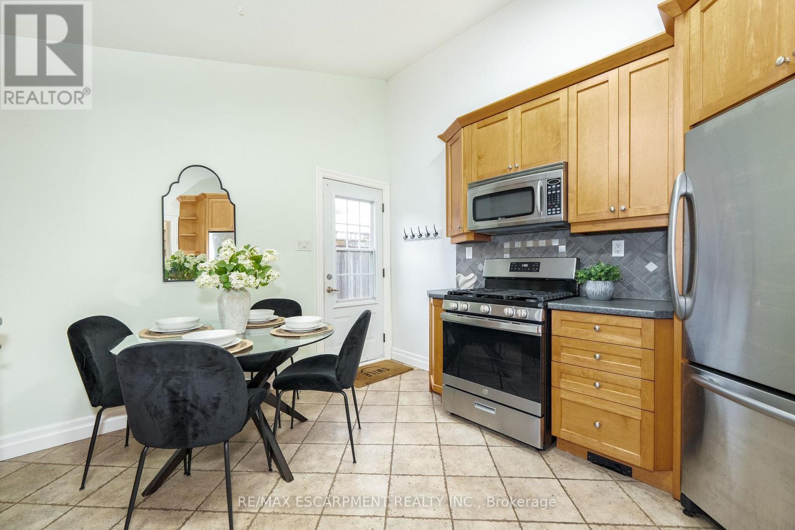 5433 Spruce Avenue, Burlington, Ontario  L7L 1N8 - Photo 14 - W12525416