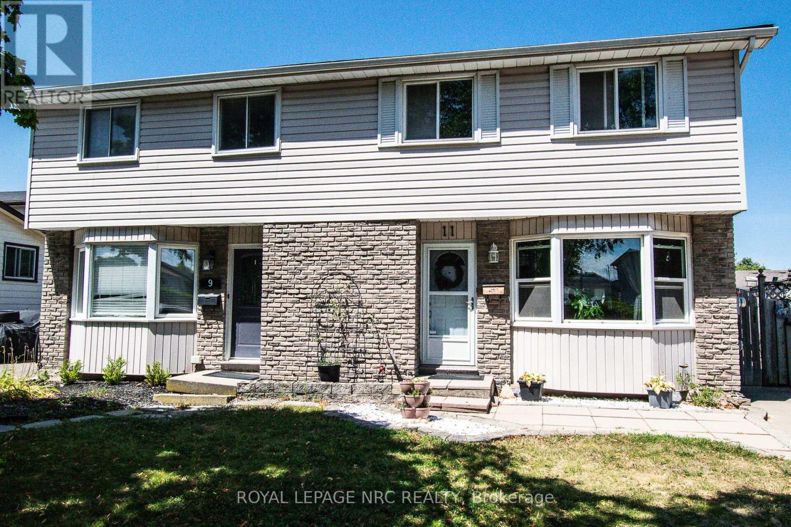 11 Exeter Drive, St. Catharines, Ontario  L2P 3M9 - Photo 2 - X12525330