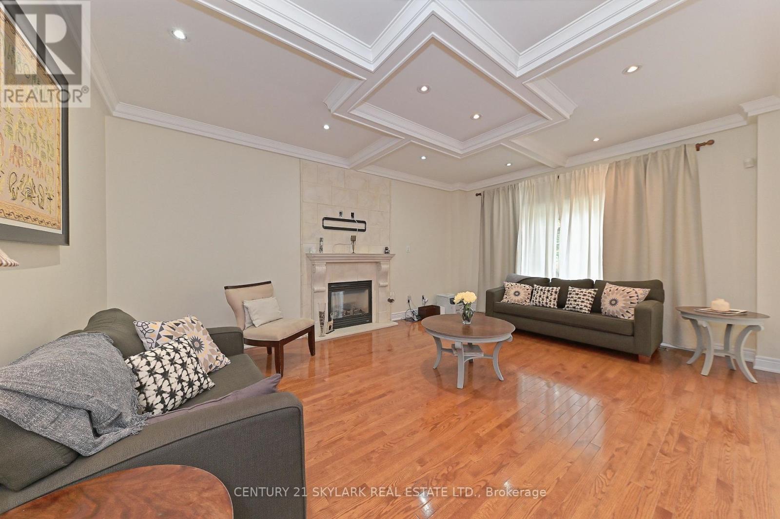 185 Don Minaker Drive, Brampton, Ontario  L6P 2V1 - Photo 8 - W12525426