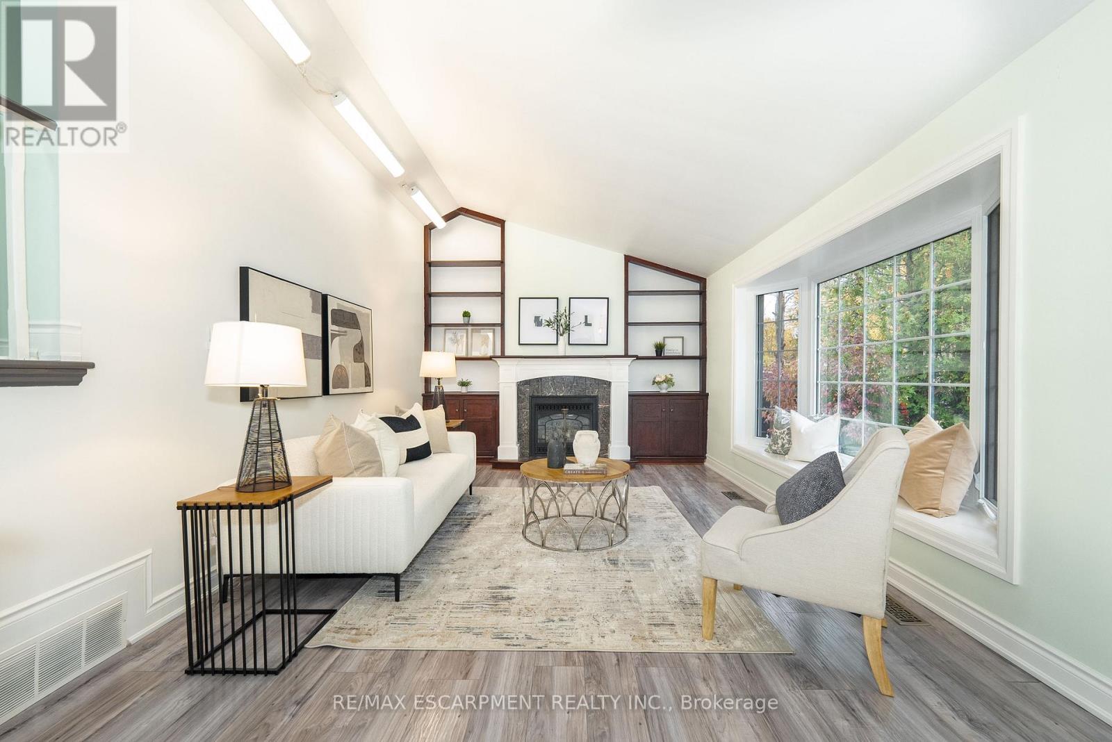 5433 Spruce Avenue, Burlington, Ontario  L7L 1N8 - Photo 8 - W12525416