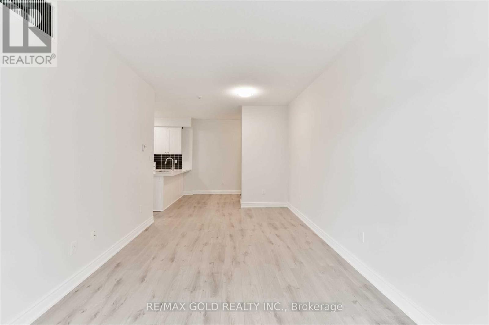 212 - 263 Georgian Drive, Oakville, Ontario  L6H 0L2 - Photo 11 - W12525422