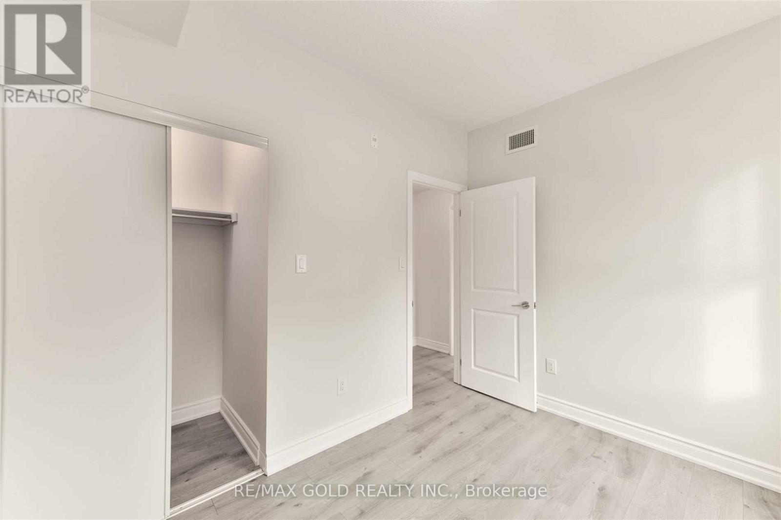 212 - 263 Georgian Drive, Oakville, Ontario  L6H 0L2 - Photo 23 - W12525422