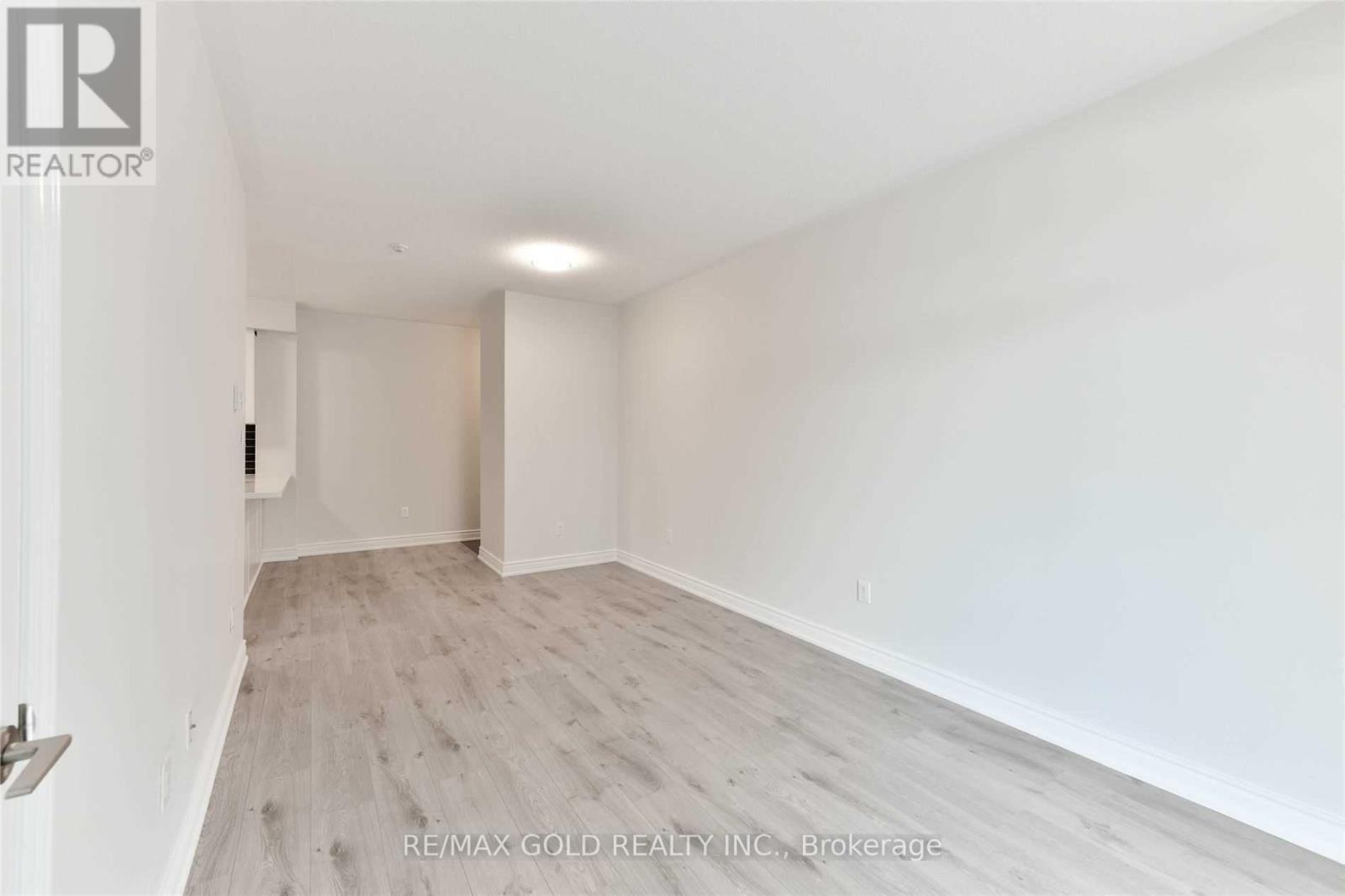 212 - 263 Georgian Drive, Oakville, Ontario  L6H 0L2 - Photo 10 - W12525422