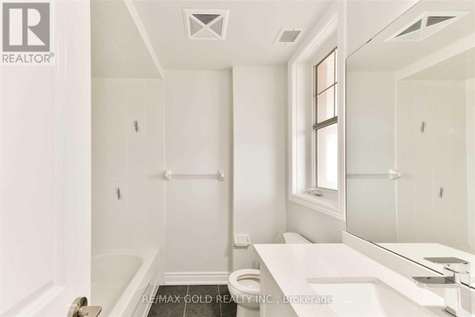 212 - 263 Georgian Drive, Oakville, Ontario  L6H 0L2 - Photo 28 - W12525422