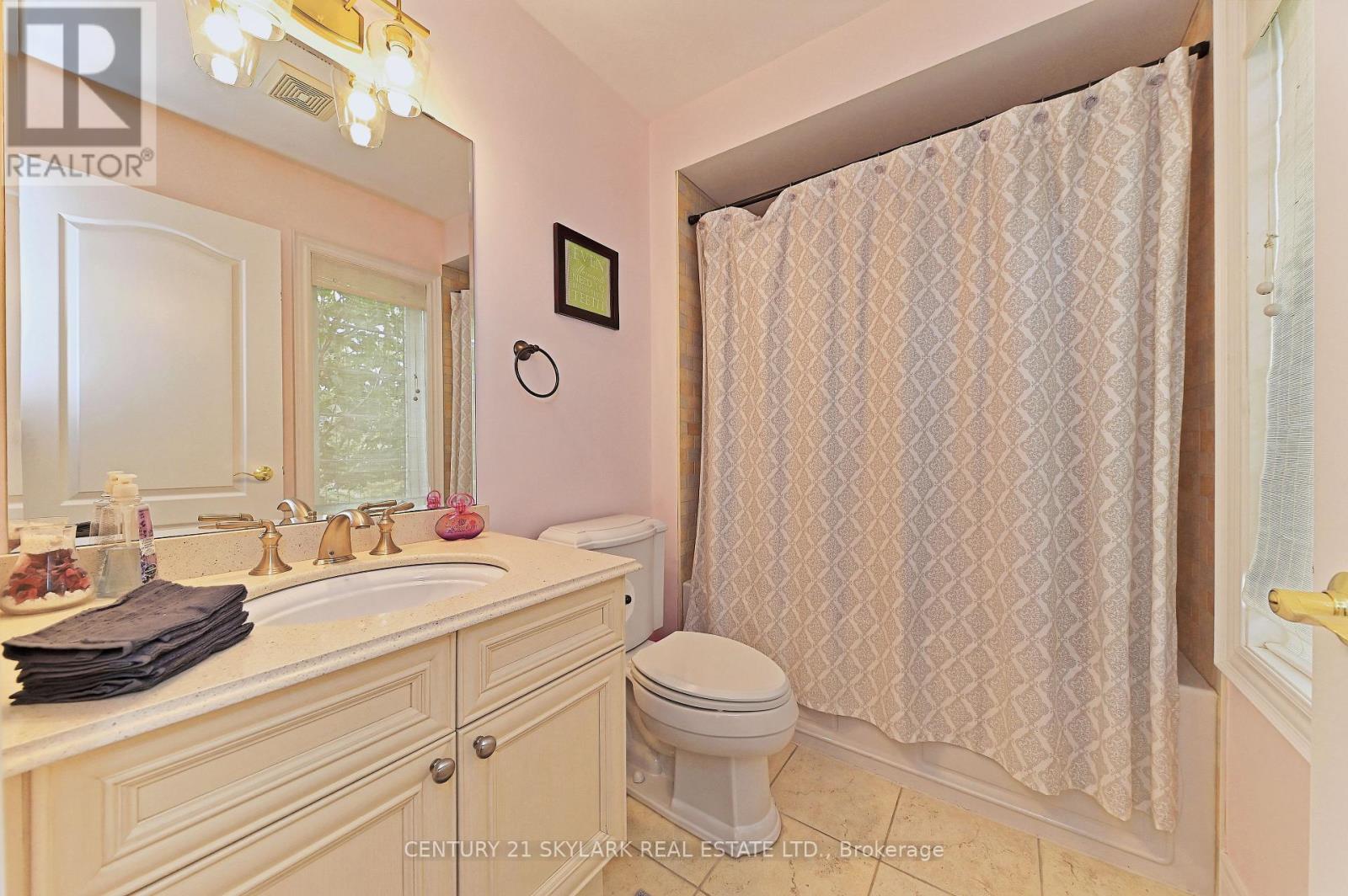 185 Don Minaker Drive, Brampton, Ontario  L6P 2V1 - Photo 16 - W12525426