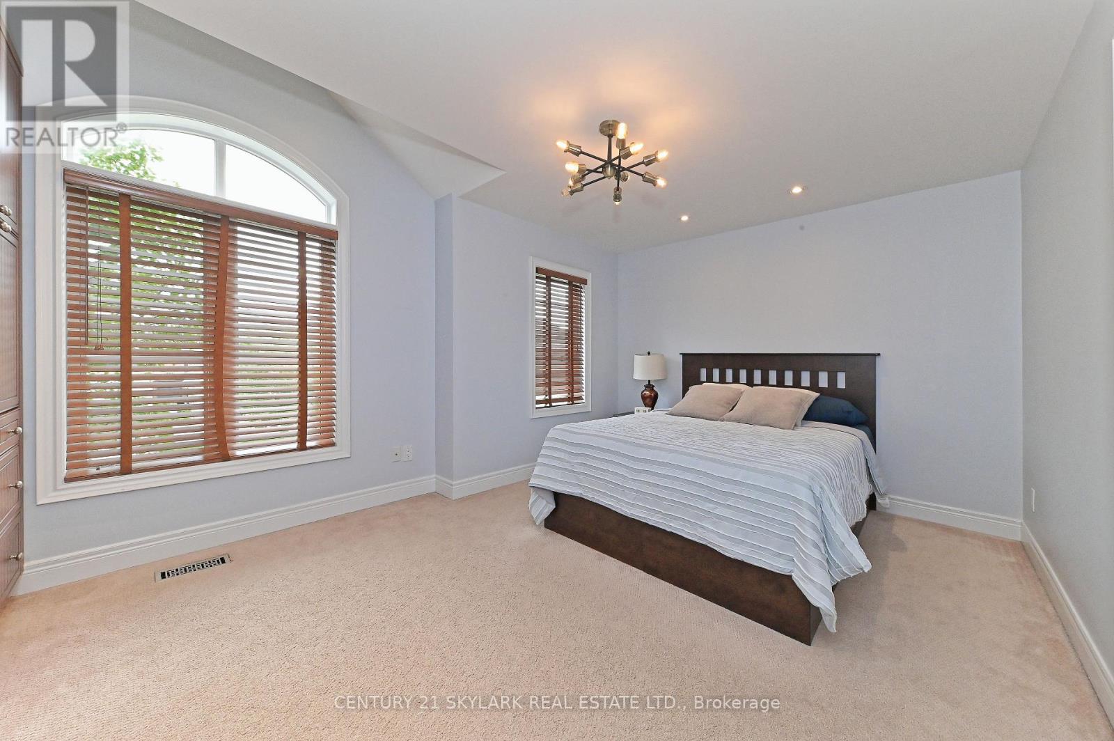 185 Don Minaker Drive, Brampton, Ontario  L6P 2V1 - Photo 24 - W12525426