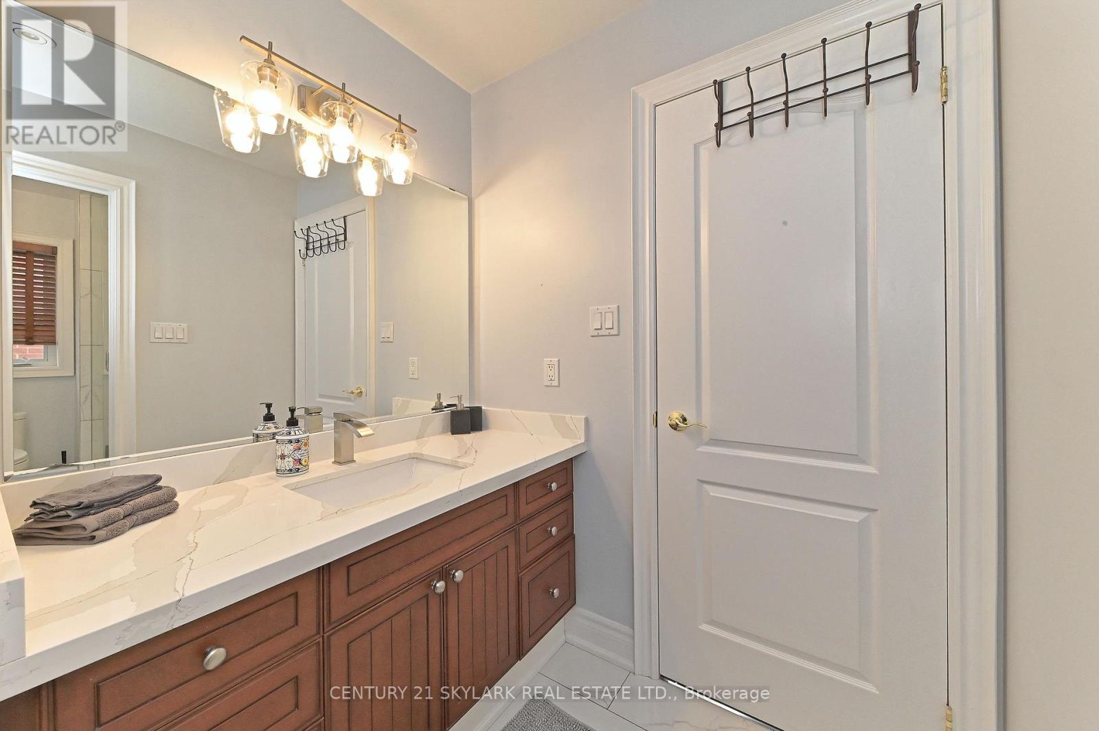 185 Don Minaker Drive, Brampton, Ontario  L6P 2V1 - Photo 22 - W12525426