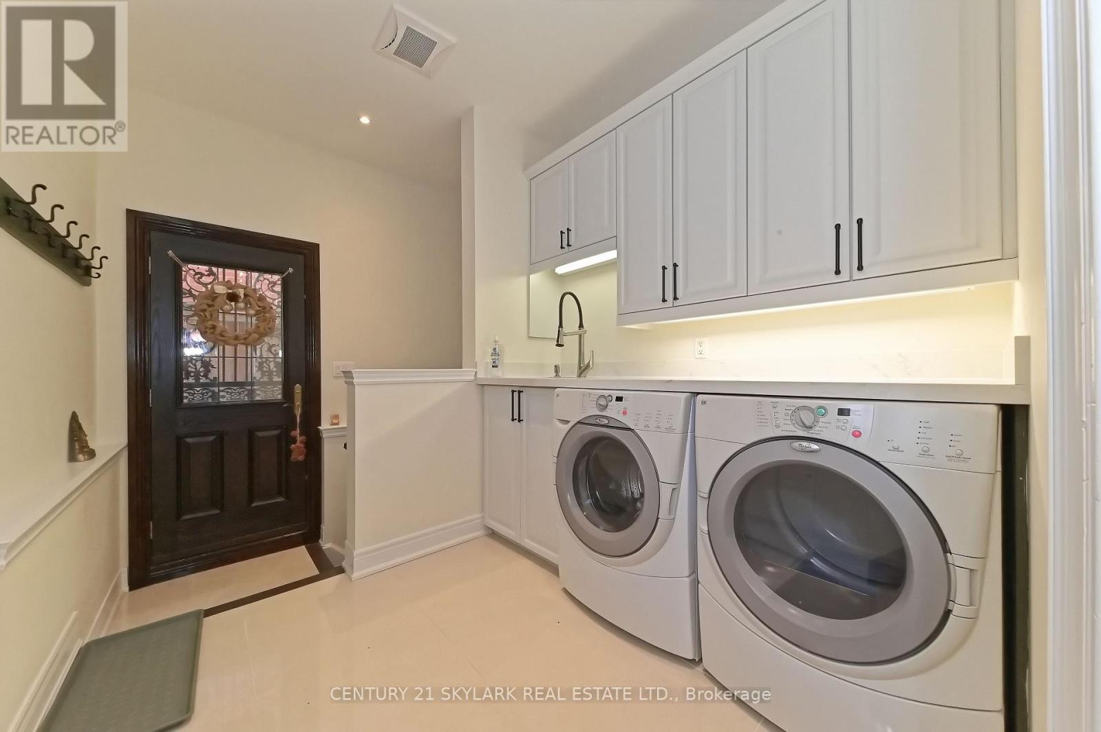 185 Don Minaker Drive, Brampton, Ontario  L6P 2V1 - Photo 28 - W12525426