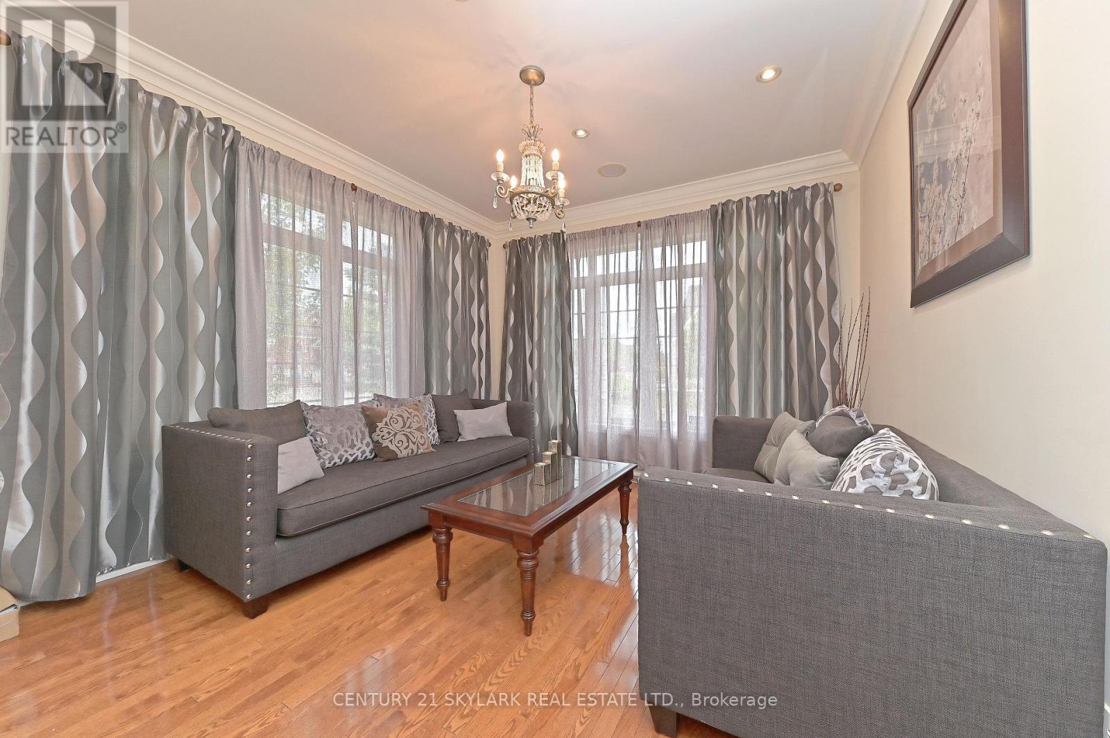 185 Don Minaker Drive, Brampton, Ontario  L6P 2V1 - Photo 6 - W12525426