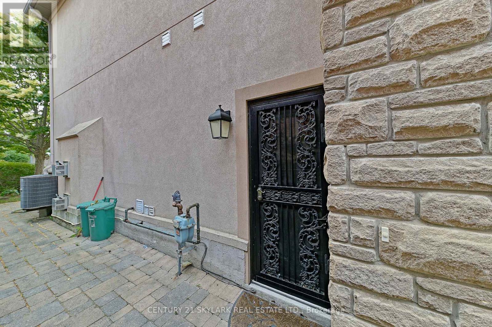 185 Don Minaker Drive, Brampton, Ontario  L6P 2V1 - Photo 32 - W12525426