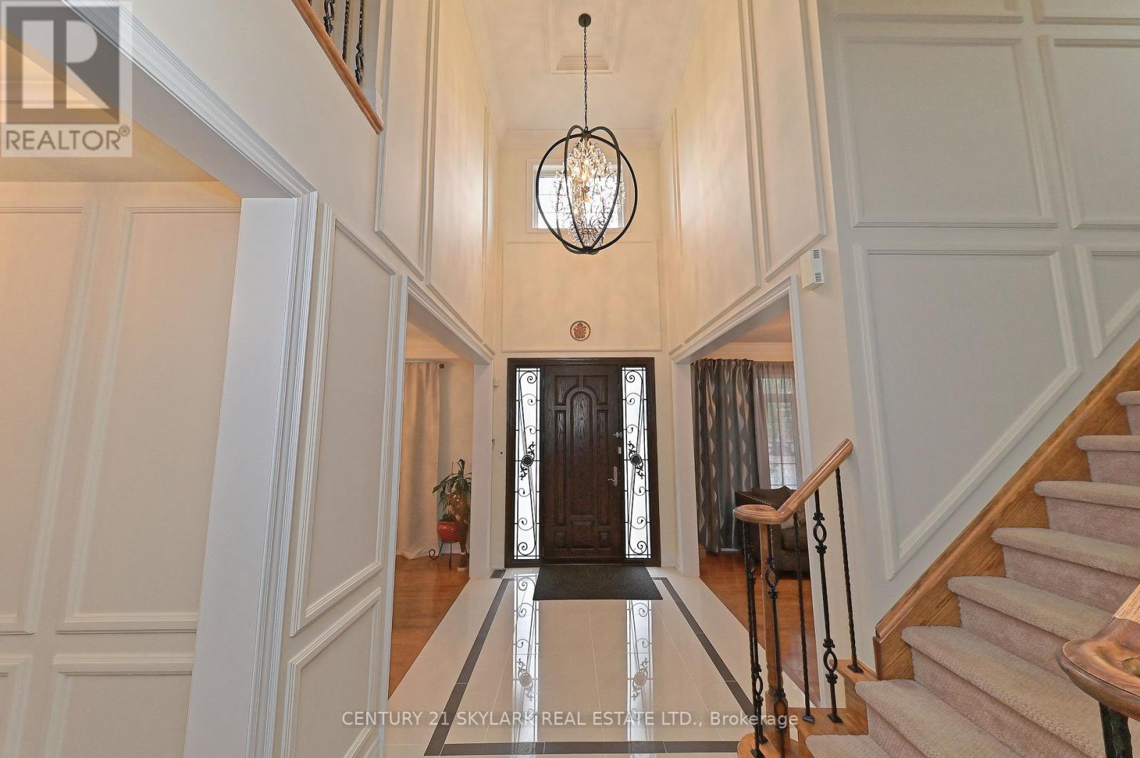 185 Don Minaker Drive, Brampton, Ontario  L6P 2V1 - Photo 5 - W12525426