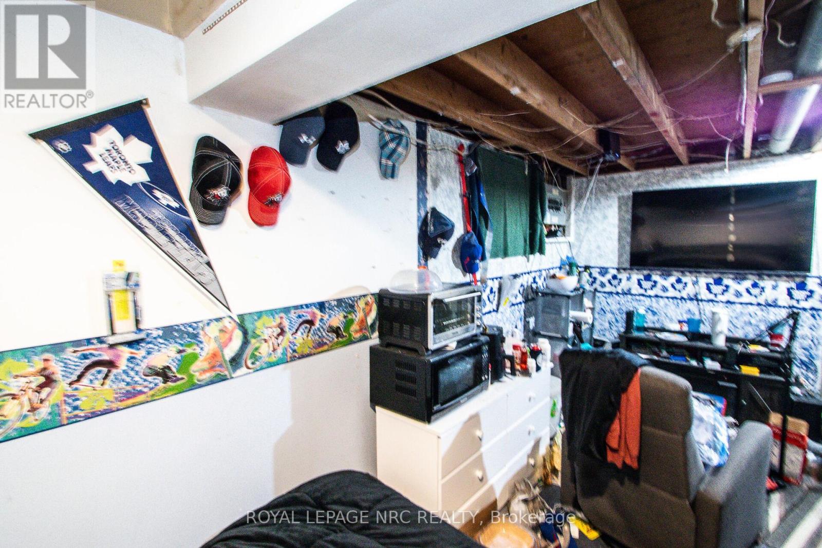 11 Exeter Drive, St. Catharines, Ontario  L2P 3M9 - Photo 35 - X12525330