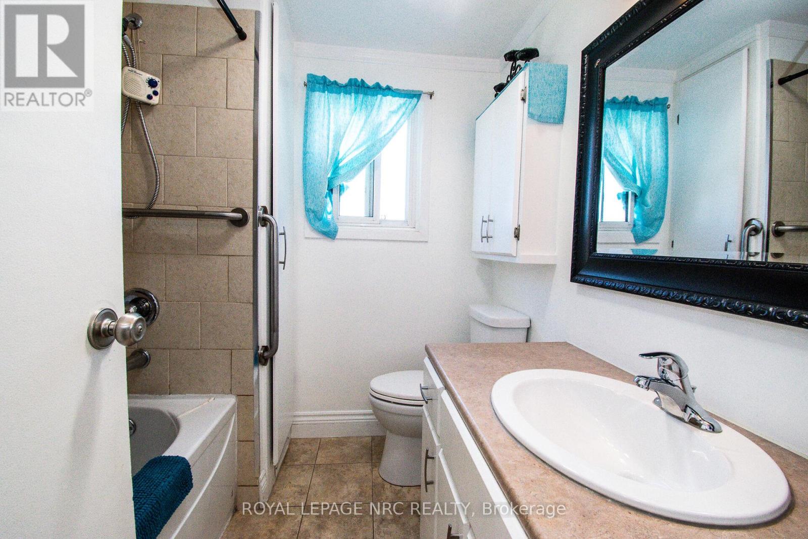 11 Exeter Drive, St. Catharines, Ontario  L2P 3M9 - Photo 31 - X12525330