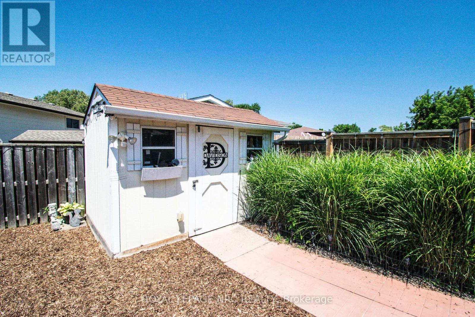 11 Exeter Drive, St. Catharines, Ontario  L2P 3M9 - Photo 44 - X12525330