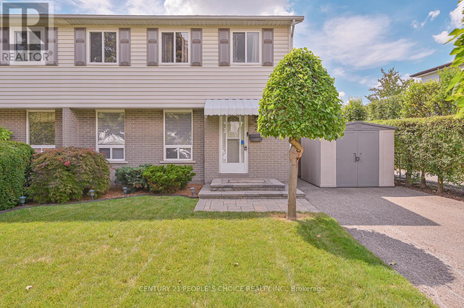 2 Fontaine Court, Brampton, Ontario  L6T 3J2 - Photo 3 - W12524770