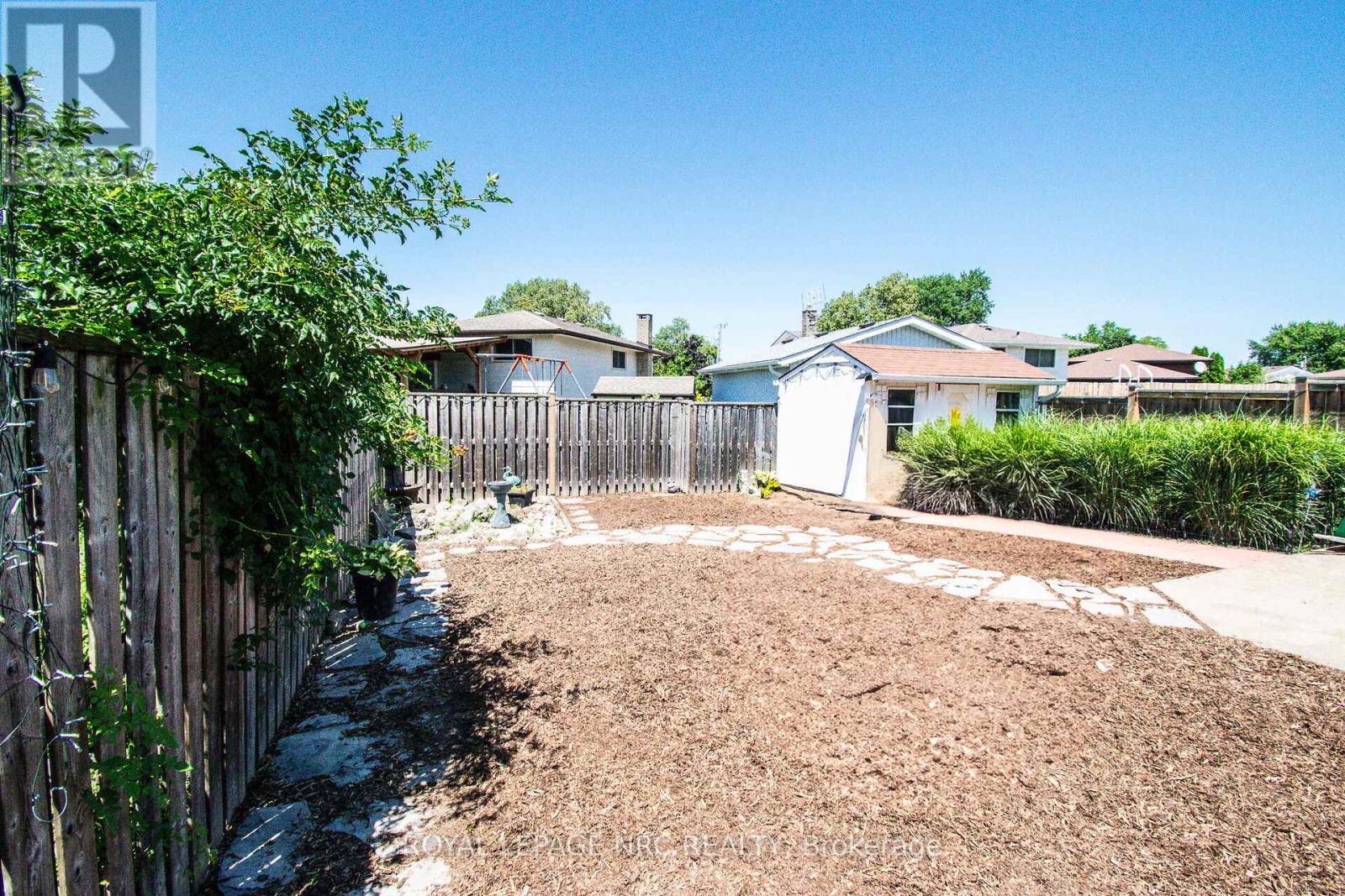 11 Exeter Drive, St. Catharines, Ontario  L2P 3M9 - Photo 43 - X12525330