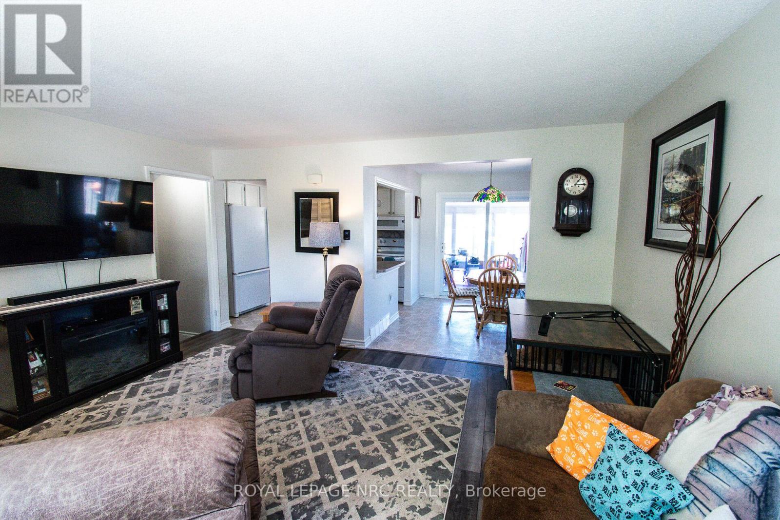 11 Exeter Drive, St. Catharines, Ontario  L2P 3M9 - Photo 8 - X12525330