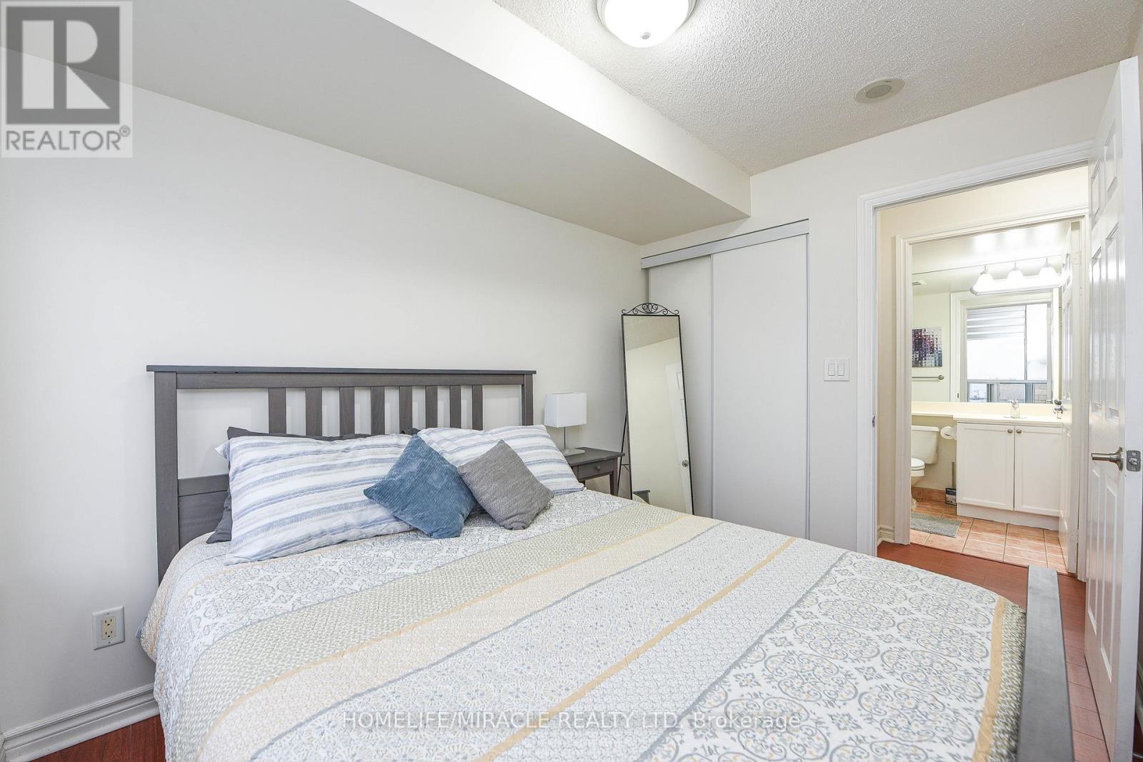 1922 - 3888 Duke Of York Boulevard, Mississauga, Ontario  L5B 4P5 - Photo 22 - W12522158