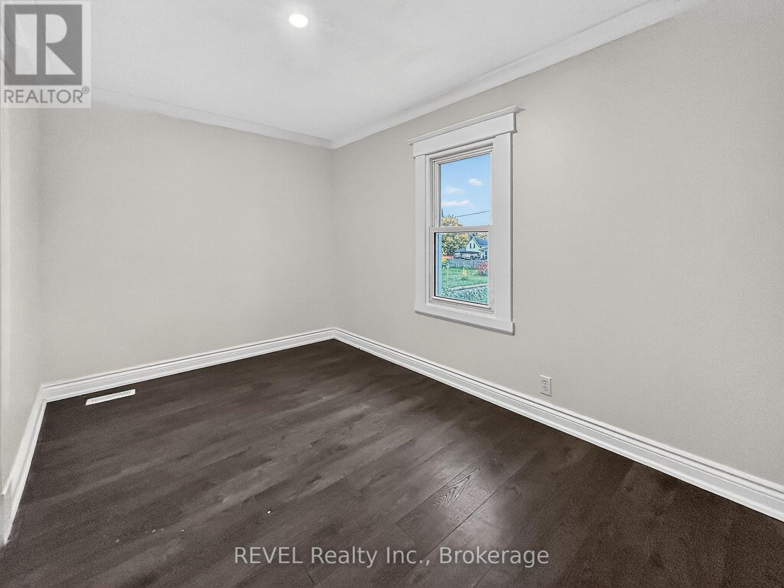 303 Merritt Street, St. Catharines, Ontario  L2T 1K1 - Photo 18 - X12525404