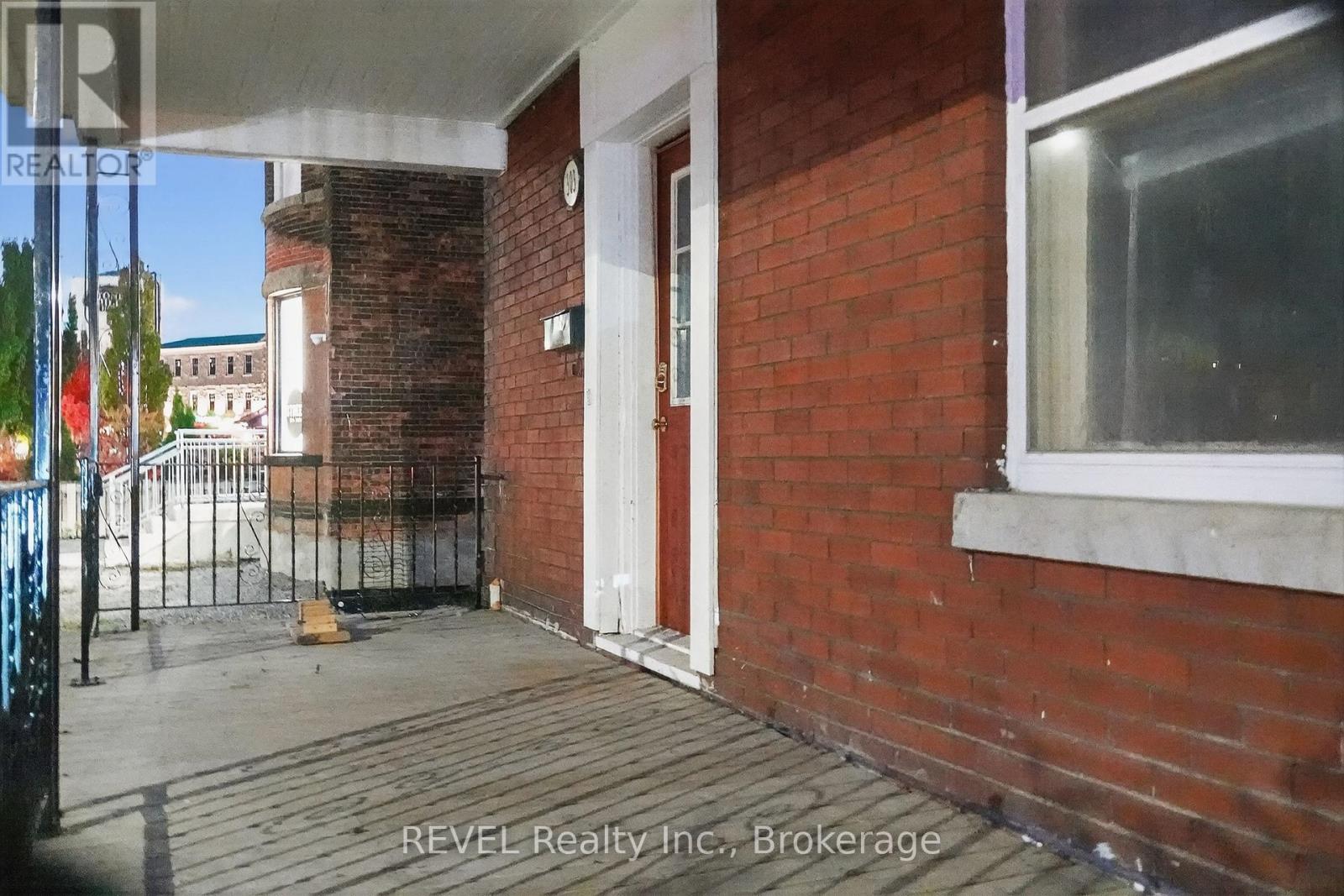 303 Merritt Street, St. Catharines, Ontario  L2T 1K1 - Photo 2 - X12525404