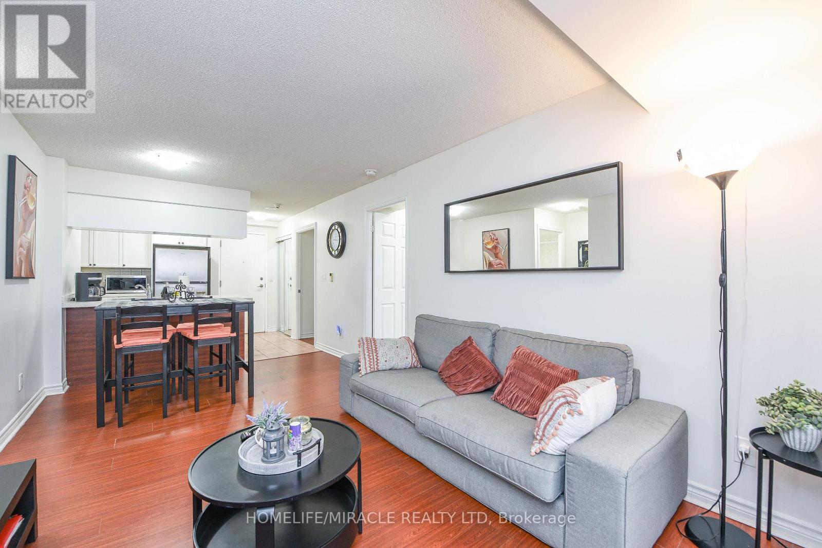 1922 - 3888 Duke Of York Boulevard, Mississauga, Ontario  L5B 4P5 - Photo 6 - W12522158