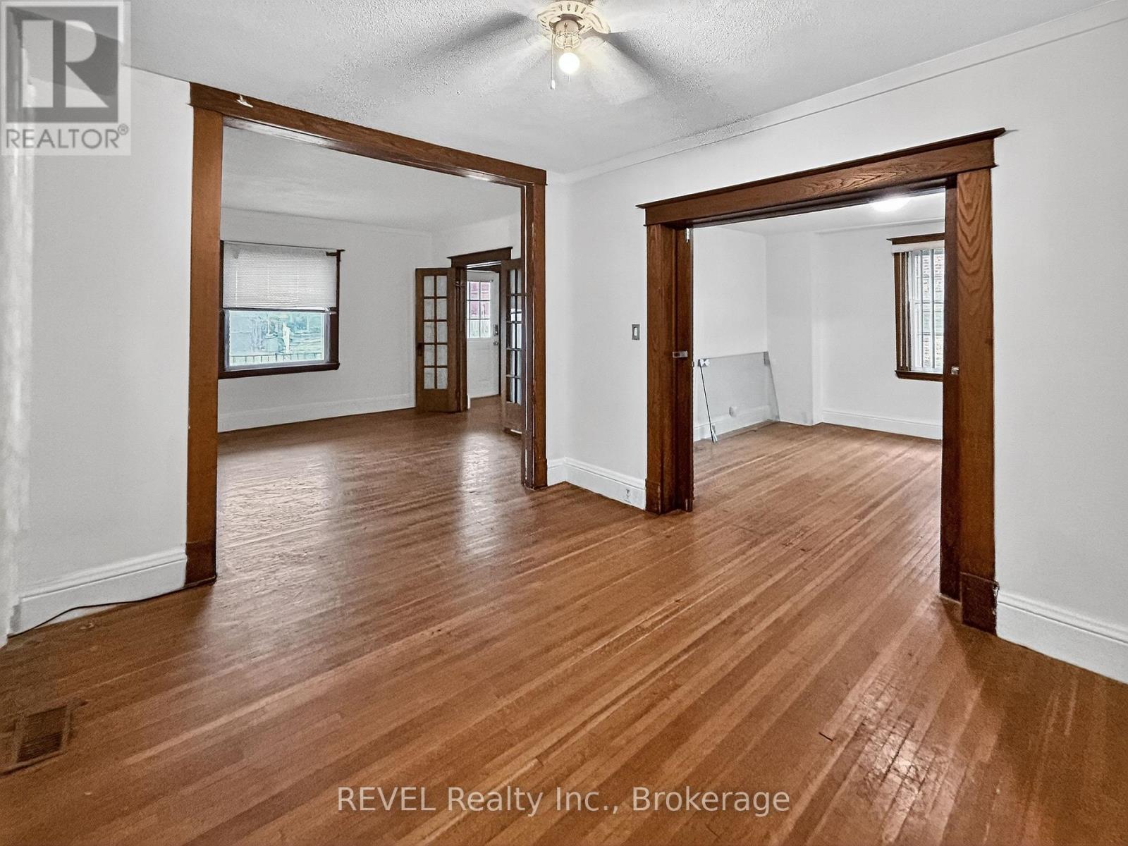 303 Merritt Street, St. Catharines, Ontario  L2T 1K1 - Photo 5 - X12525404