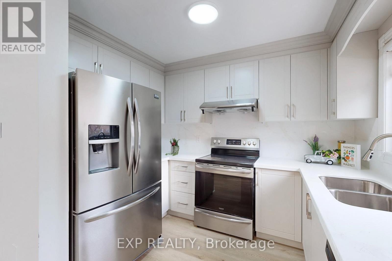 306 Morningmist Street S, Brampton, Ontario  L6R 2B9 - Photo 10 - W12525352