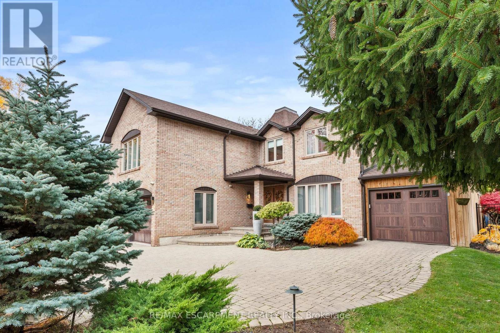 1759 Featherston Court, Mississauga, Ontario  L5L 3E2 - Photo 3 - W12525436