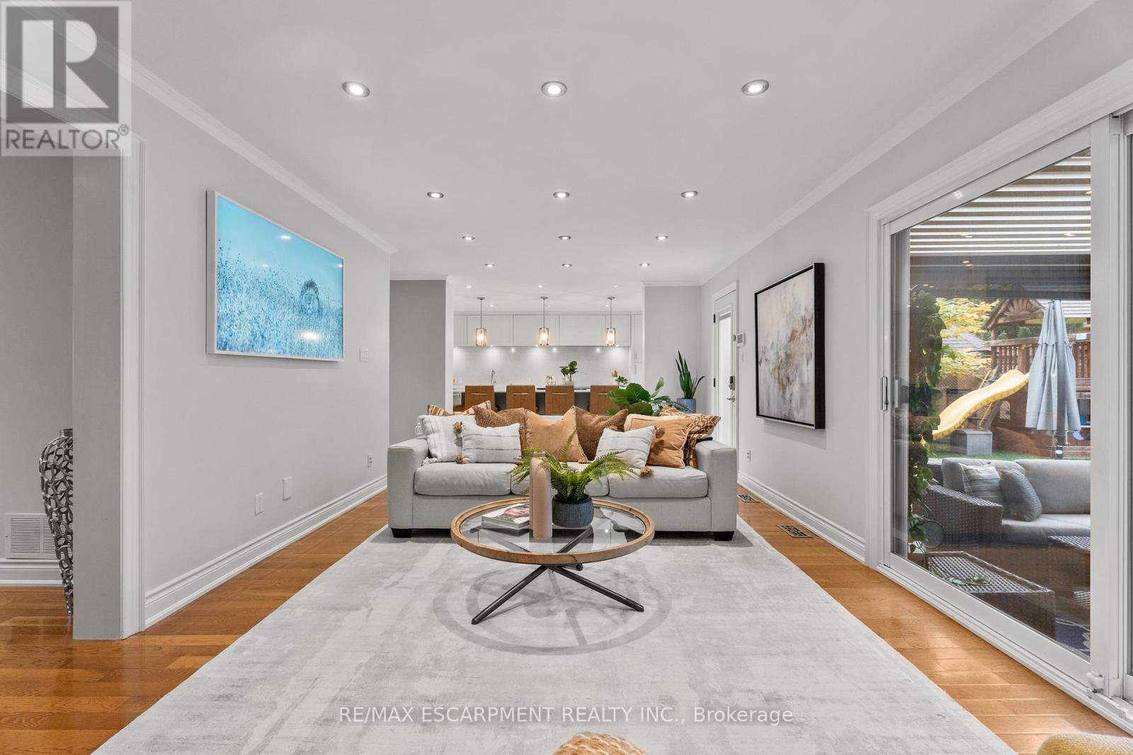 1759 Featherston Court, Mississauga, Ontario  L5L 3E2 - Photo 8 - W12525436