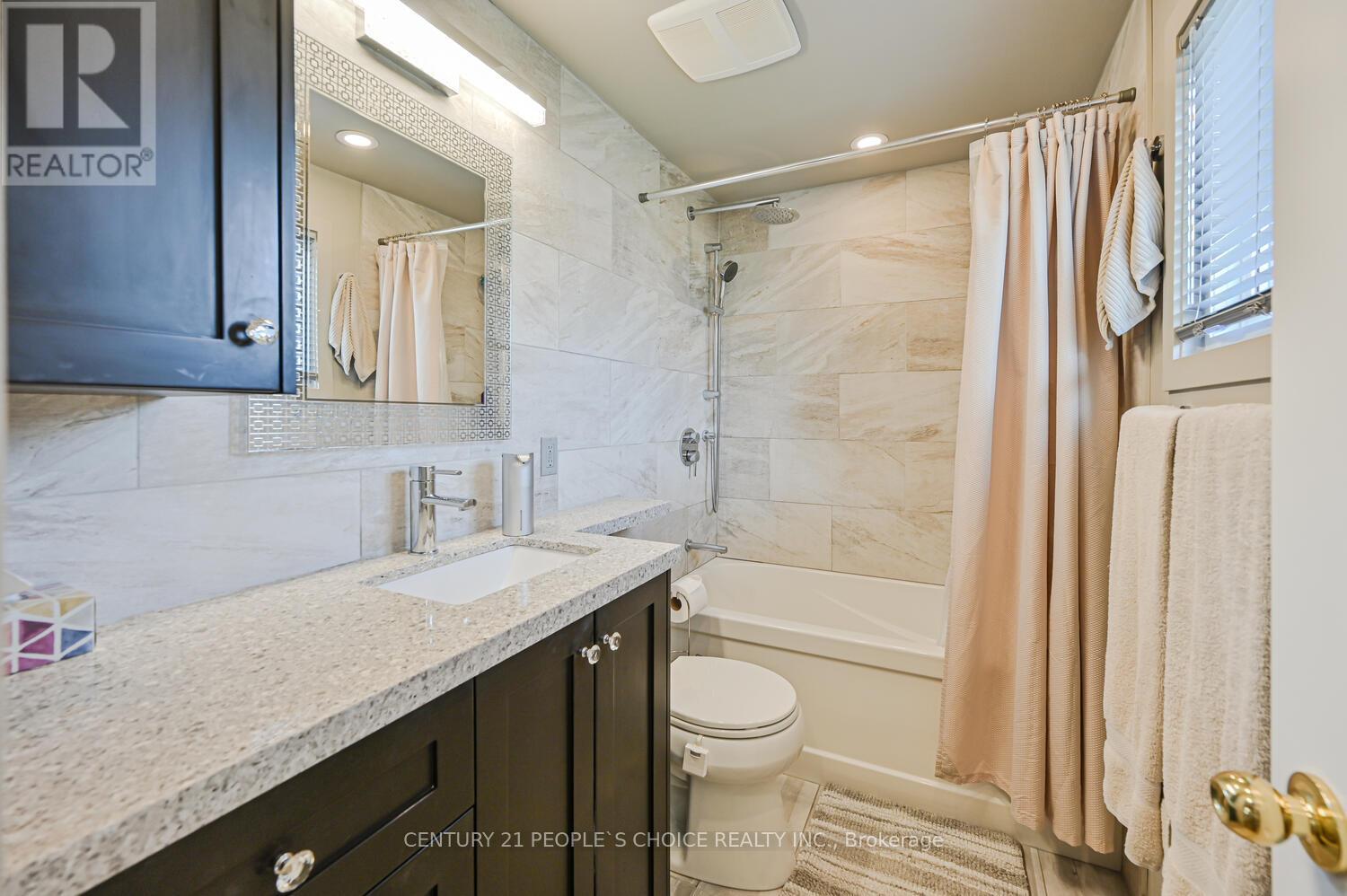 2 Fontaine Court, Brampton, Ontario  L6T 3J2 - Photo 34 - W12524770