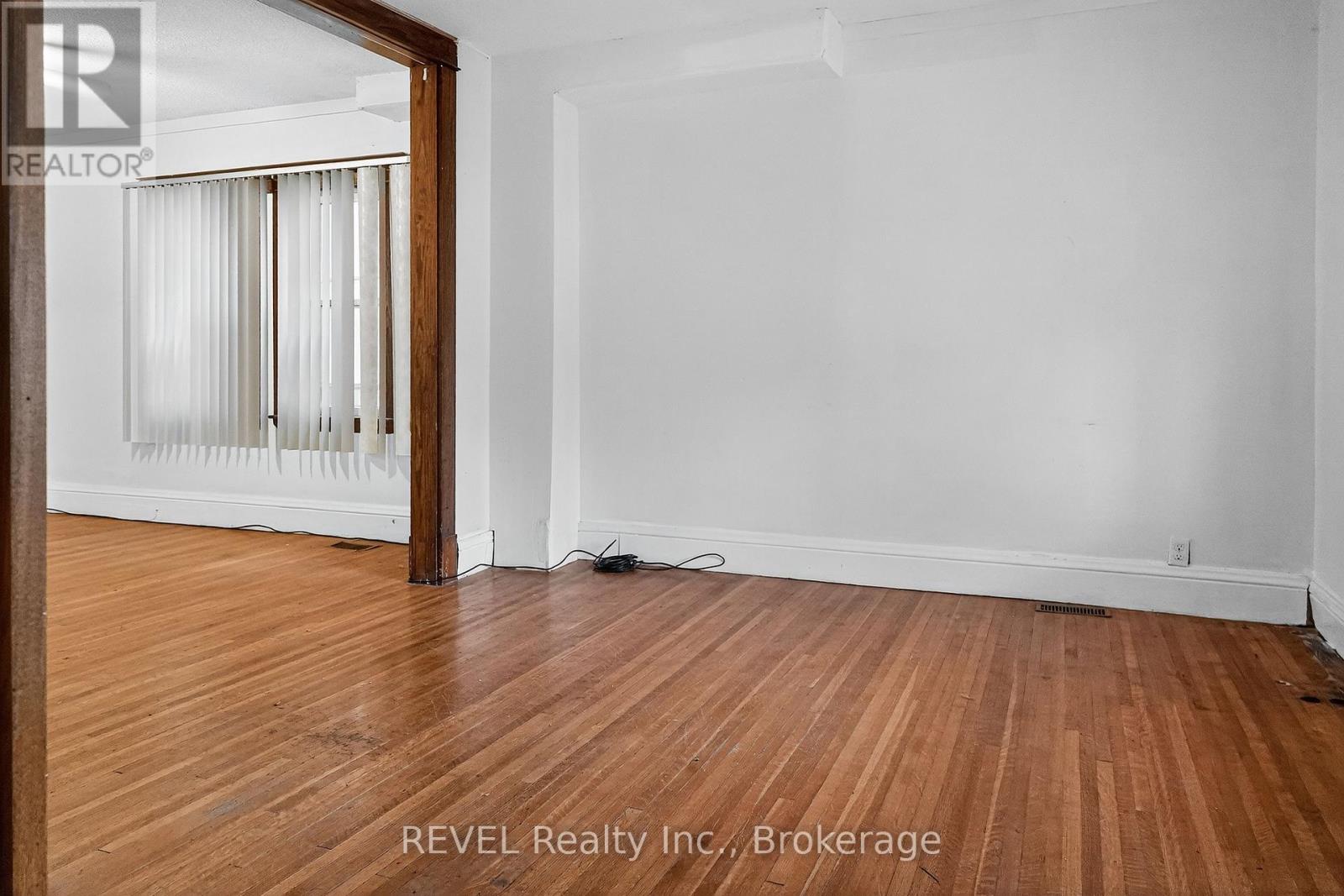 303 Merritt Street, St. Catharines, Ontario  L2T 1K1 - Photo 4 - X12525404