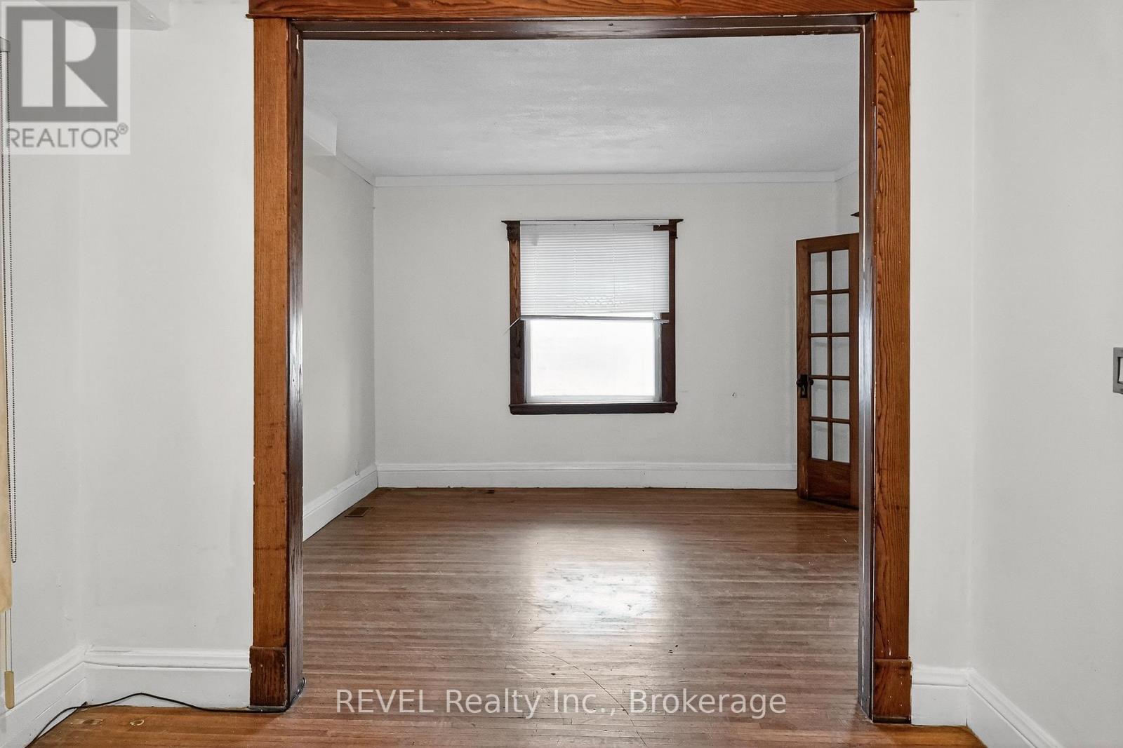 303 Merritt Street, St. Catharines, Ontario  L2T 1K1 - Photo 6 - X12525404