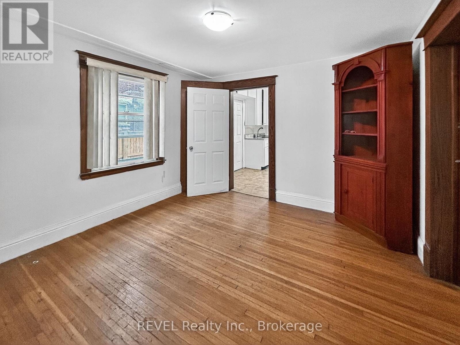 303 Merritt Street, St. Catharines, Ontario  L2T 1K1 - Photo 9 - X12525404